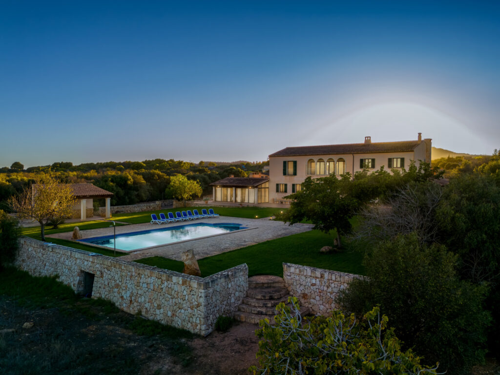 Content 1 finca at sunset