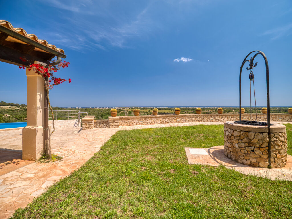 Content 13 Ausblick Finca Meer, Brunnen Garten